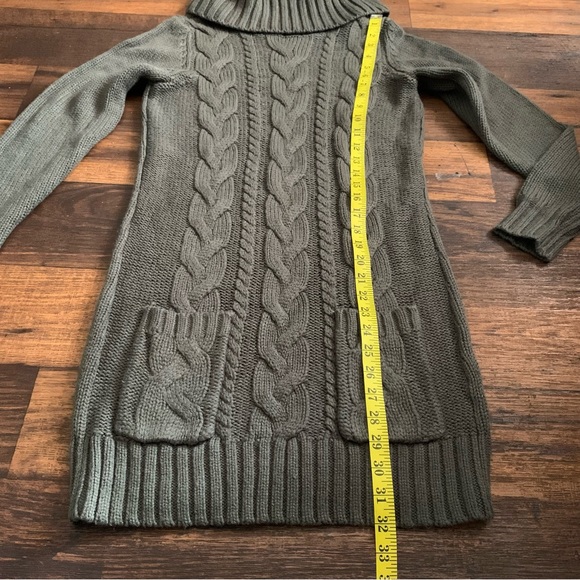 VENUS Green Cable Knit Turtleneck Sweater - Picture 6 of 12